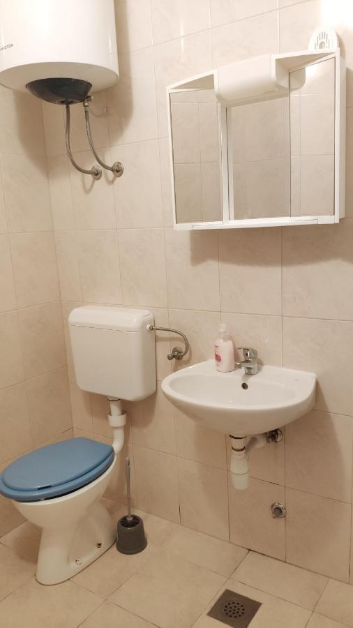 Apartmani Leon Biograd Na Moru Exterior photo